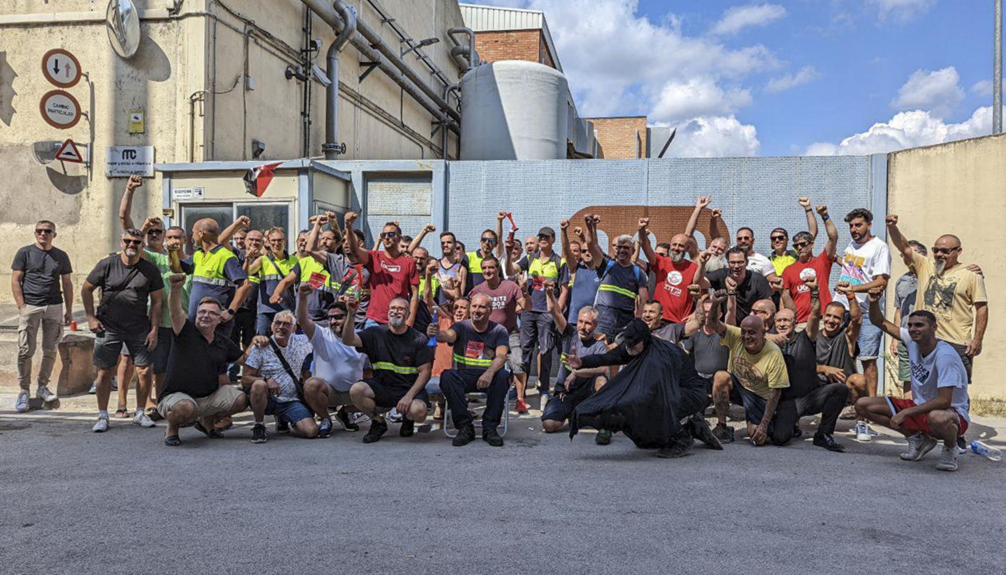 Décima jornada de huelga en la planta de Miquel y Costas en Besòs